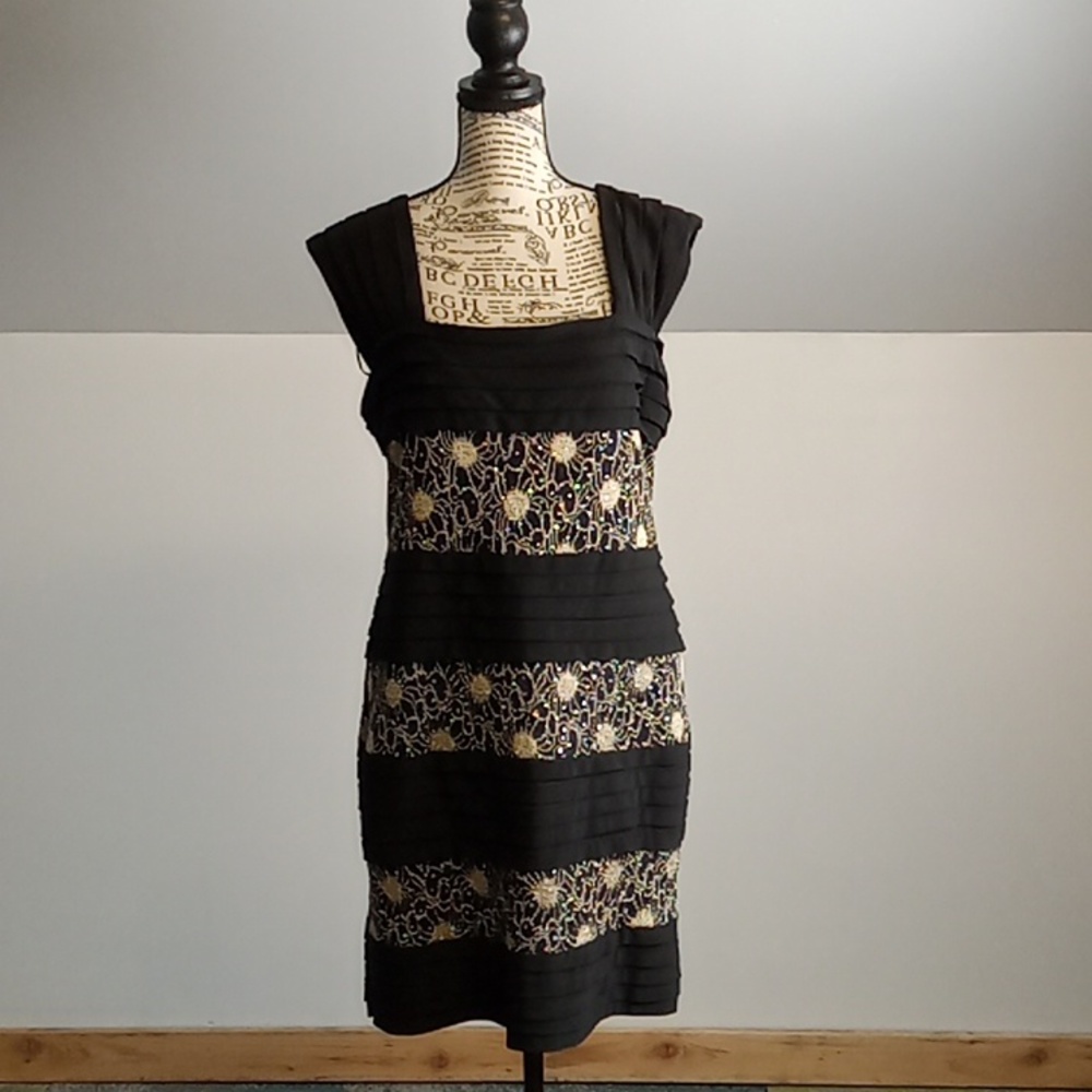 R&M RICHARDS DRESS SIZE 12P SLEEVELESS black and gold
